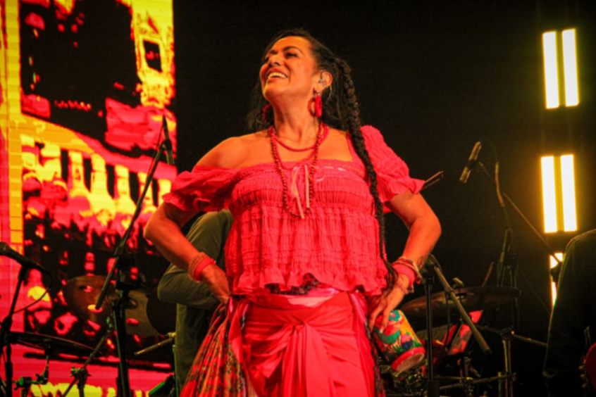 MÁS DE 6 MIL 500 PERSONAS CELEBRARON EL DÍA DE LAS MADRES CON LILA DOWNS EN LA UTOPÍA AZCAPOTZALCO