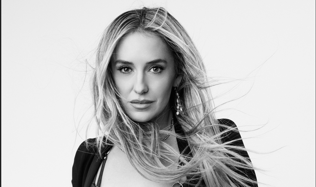 “PHONE, KEYS, WALLET”, EL NUEVO SENCILLO DE LAINEY WILSON YA DISPONIBLE