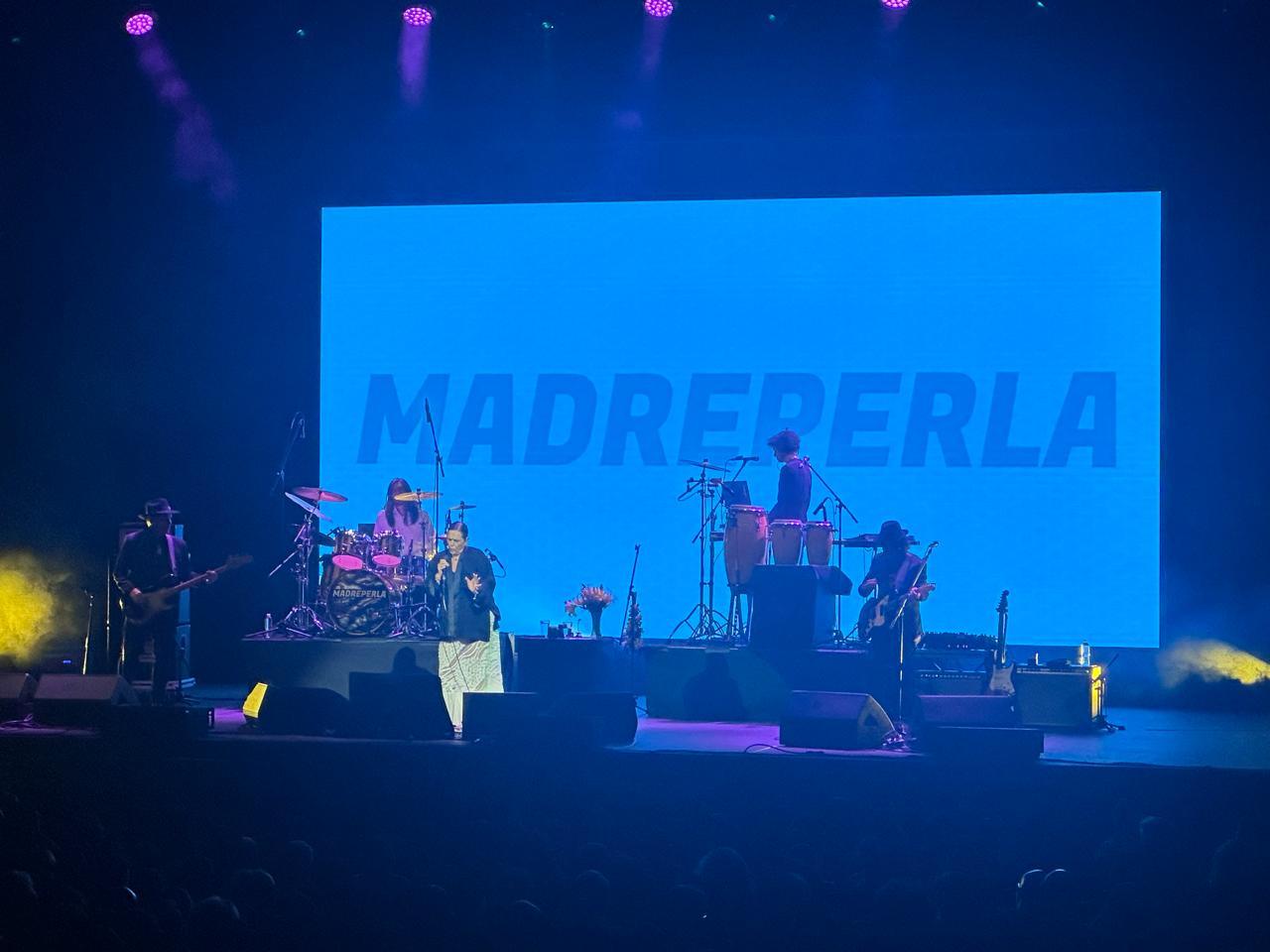 Madreperla Conquista con su sonido el Teatro Metropolitan