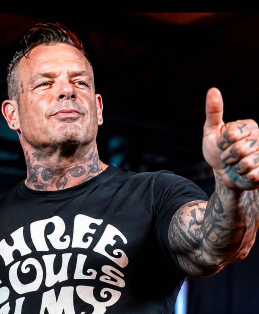 EL EXLUCHADOR Y MÚSICO VAMPIRO SE QUITA LA MÁSCARA PARA MOSTRAR “THE WORLD THROUGH MY EYES” EN EL FORO RED ACCESS